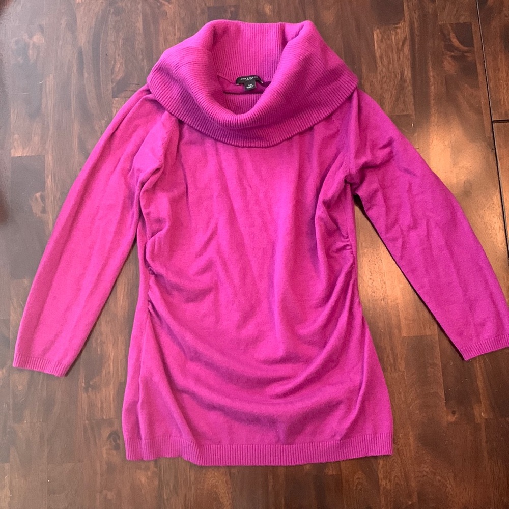 EUC Ann Taylor purple 3/4 length sleeve turtleneck, XS